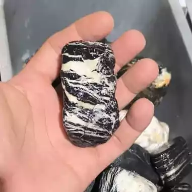 Piedra negra veteada x kilo
