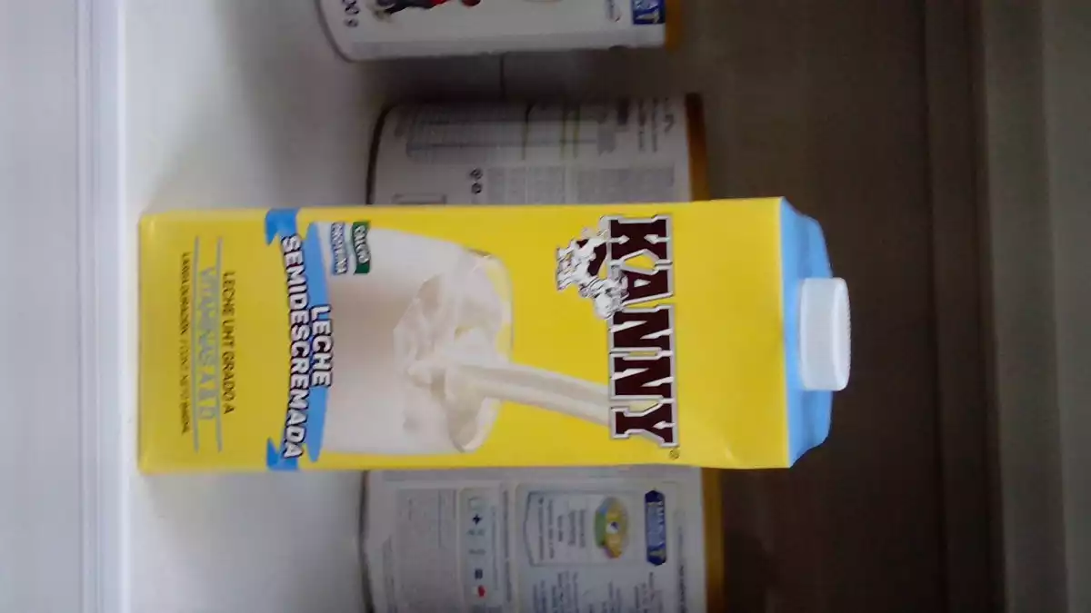 LECHE KANNY SEMIDESCREMADA 946ML.
